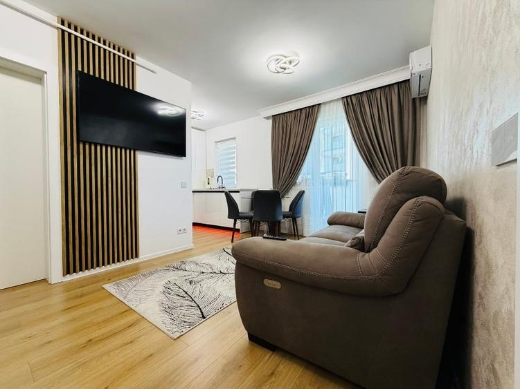 Apartament cu 2 camere semidecomandat, mobilat în Independenței