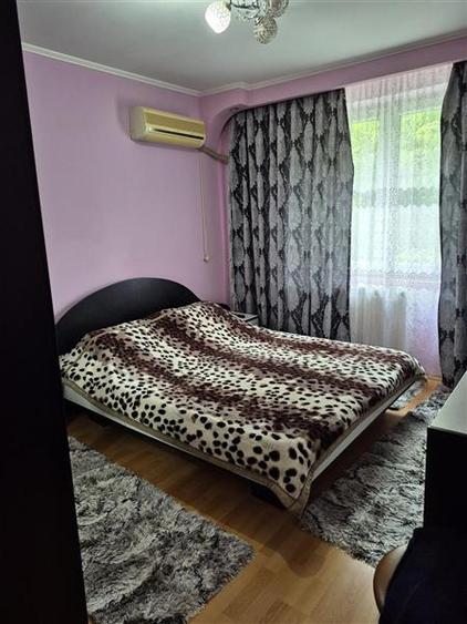 Apartament cu 3 camere semidecomandat în Colentina