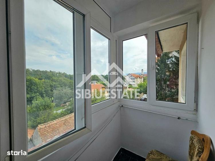 Apartament cu 2 camere decomandat în Valea Aurie