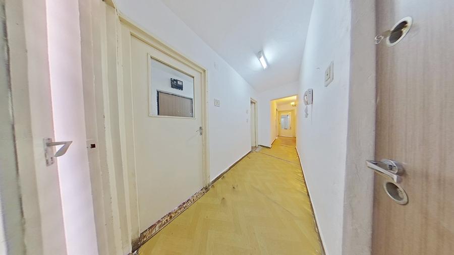 Apartament cu 3 camere decomandat în Aurel Vlaicu