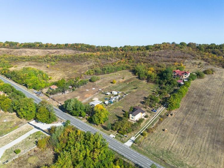 Teren Construcții intravilan de 11400 mp, în Corpadea