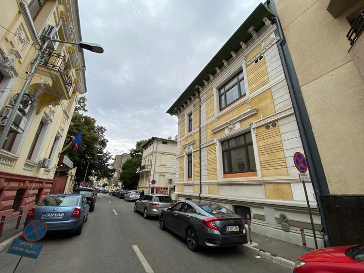 Birou, de 1,993 mp, în Universitate