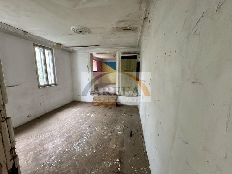 Casă individuală cu 12 camere cu Canalizare în Dacia