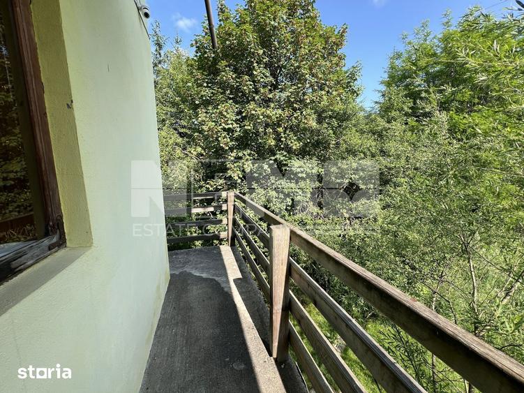 Casă cu 8 camere cu Teren 1950 Mp în Sucevița