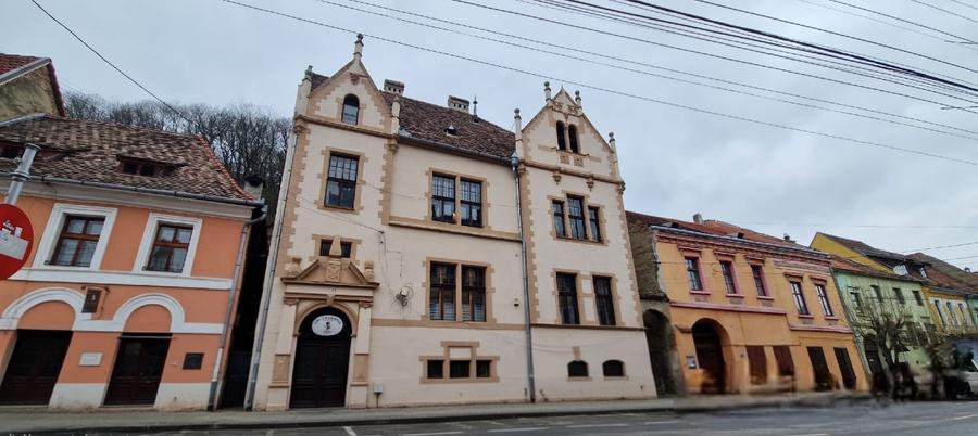 Apartament cu 2 camere decomandat, mobilat în Central