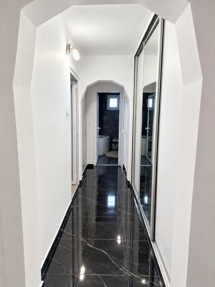 Apartament cu 3 camere decomandat în Micro 17