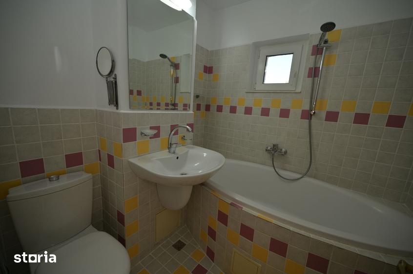 Apartament cu 4 camere decomandat în Delfinariu