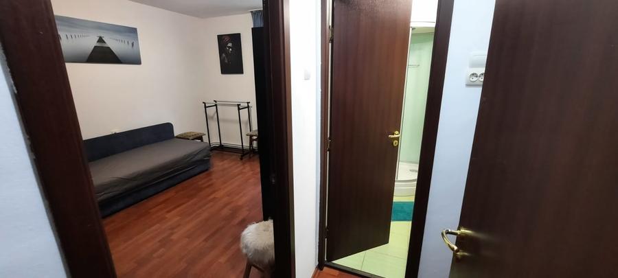 Apartament cu 2 camere nedecomandat, mobilat în 7 Noiembrie
