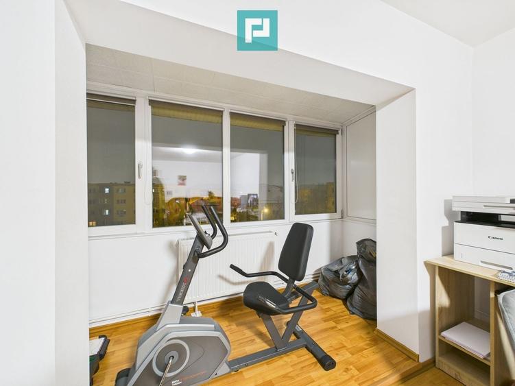 Apartament cu 3 camere decomandat, mobilat în Girocului