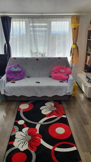 Apartament cu 3 camere decomandat în Est