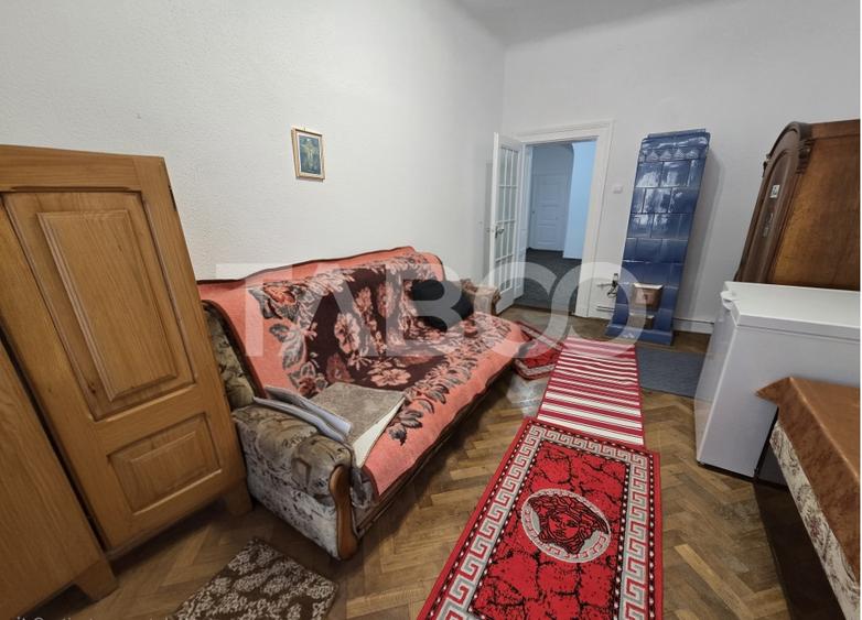 Apartament cu 4 camere decomandat, mobilat în Orașul de Jos