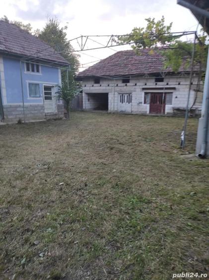 Casă cu 5 camere cu Teren 2500 Mp în Cociuba Mică