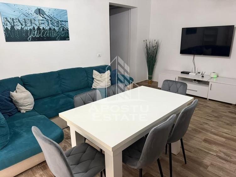 Apartament cu 3 camere decomandat, mobilat în Girocului