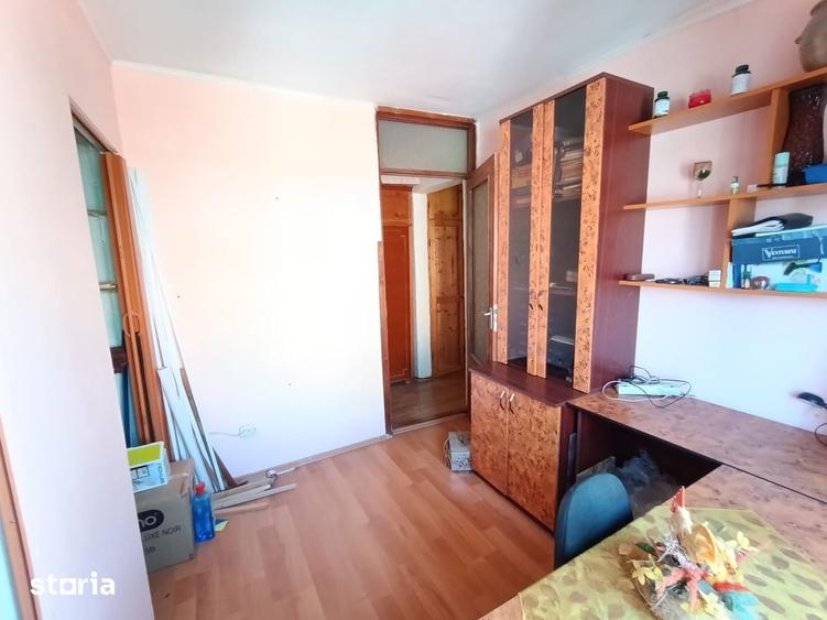 Apartament cu 4 camere decomandat în Micălaca