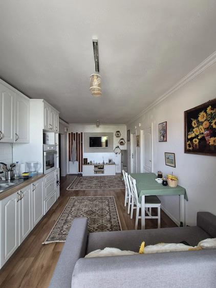 Apartament cu 3 camere decomandat în Florești
