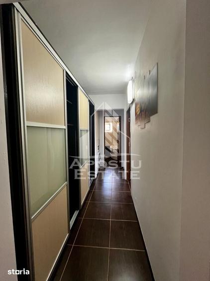 Apartament cu 3 camere decomandat în Est