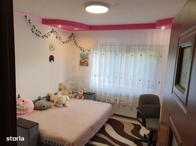 Apartament cu 4 camere decomandat în Noua