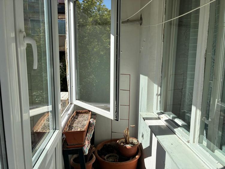 Apartament cu 3 camere semidecomandat în Drumul Taberei