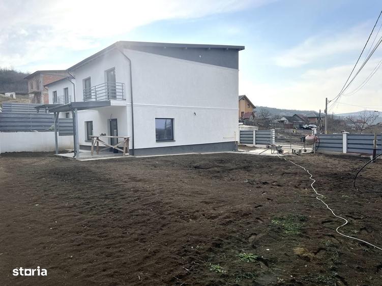 Casă cu 4 camere cu Teren 440 Mp în Tomești