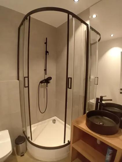 Apartament cu 4 camere în Victoriei