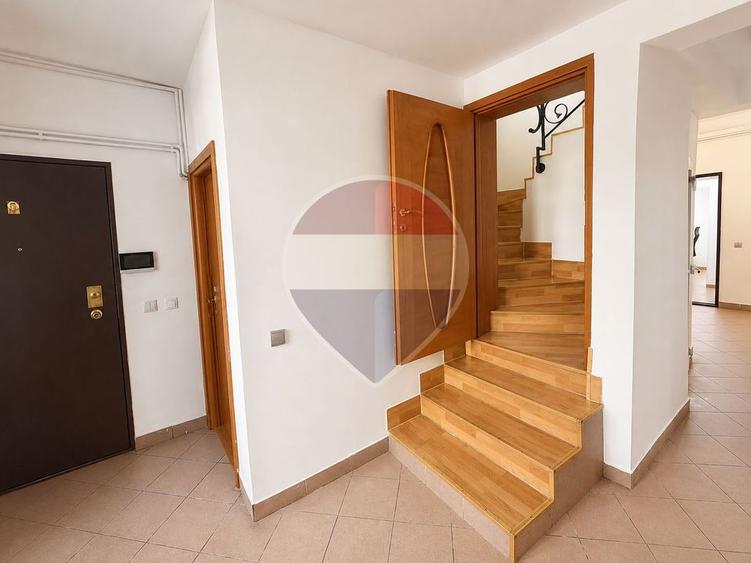 Casă individuală cu 6 camere cu Teren 150 Mp în Cotroceni