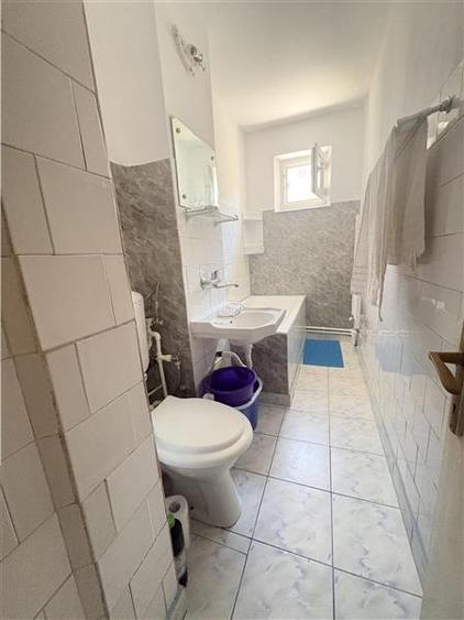 Apartament cu 3 camere semidecomandat în Est
