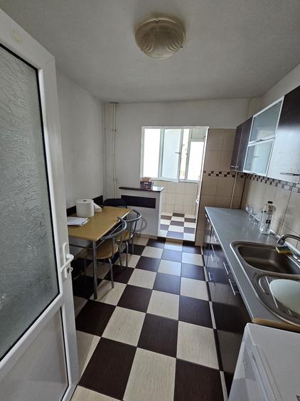 Apartament cu 3 camere decomandat în Sebastian