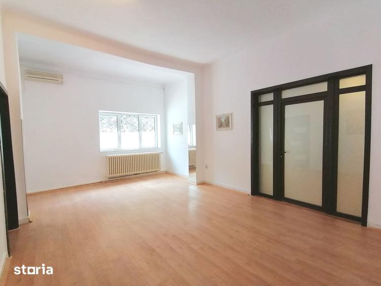 Casă cu 5 camere cu Teren 270 Mp în Vatra Luminoasă