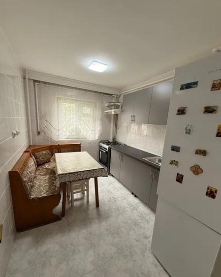 Apartament cu 3 camere decomandat, mobilat în Dristor