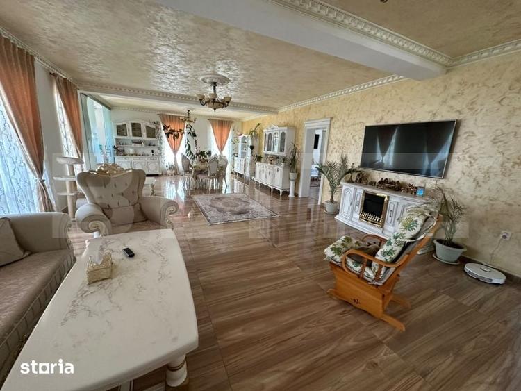 Casă cu 9 camere cu Teren 1604 Mp în Central
