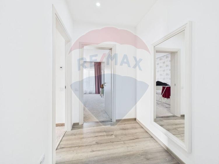 Apartament cu 3 camere decomandat, mobilat în Iancu Nicolae