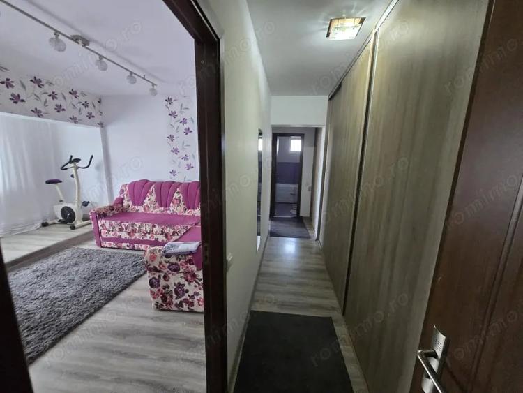 Apartament cu 2 camere semidecomandat, mobilat în Banat