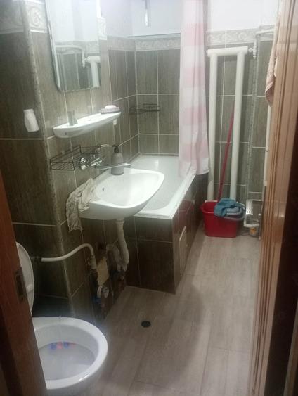 Garsonieră decomandată în Decebal