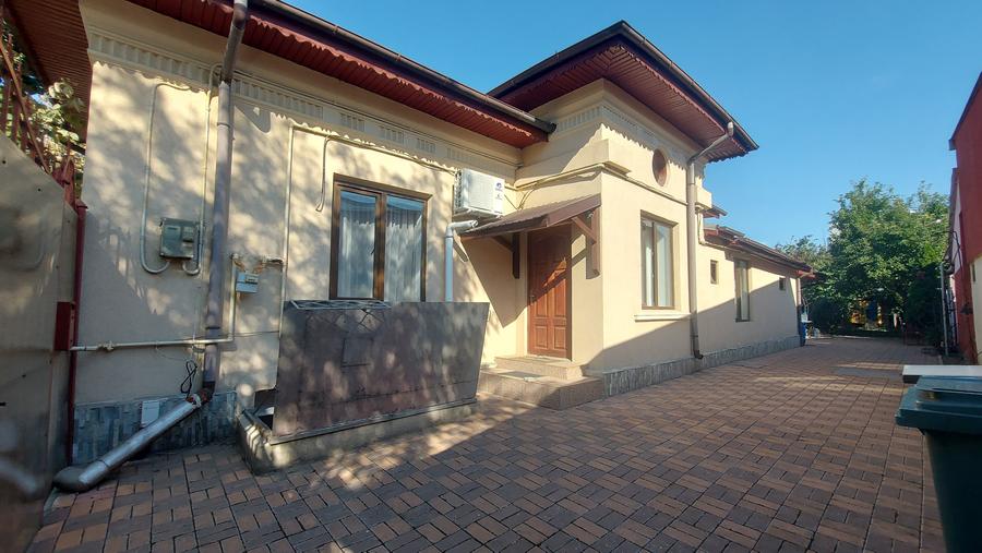 Casă individuală cu 3 camere cu Canalizare în Giulești