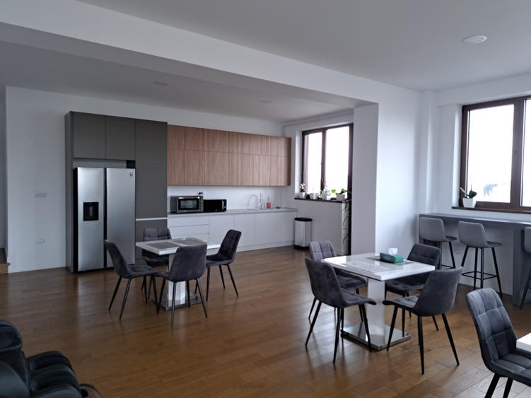 Apartament cu 4 camere decomandat în Unirii
