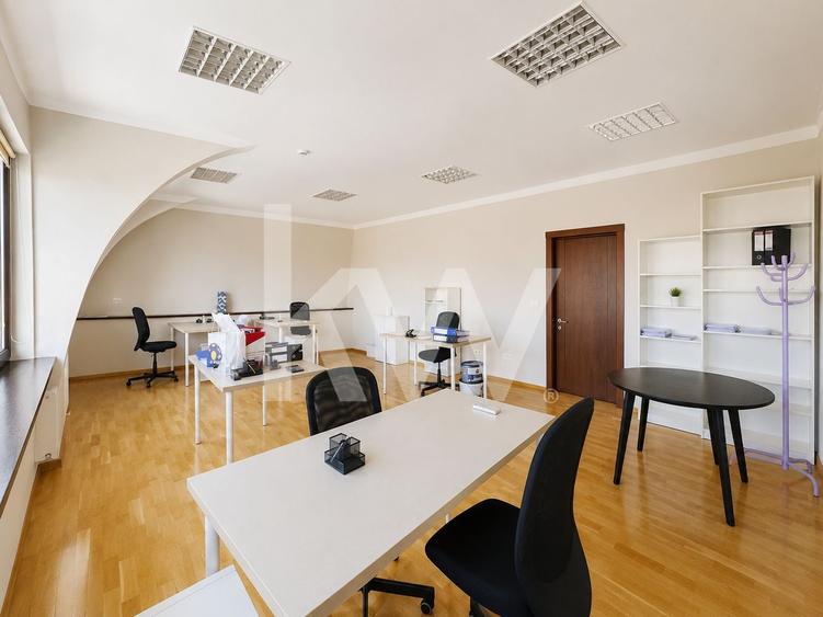 Birou, de 44.5 mp, în Central