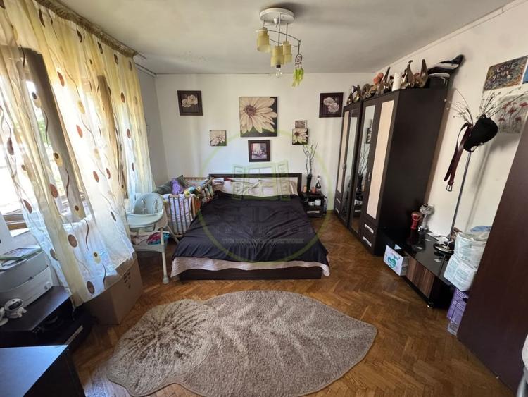 Casă individuală cu 5 camere cu Canalizare în Central