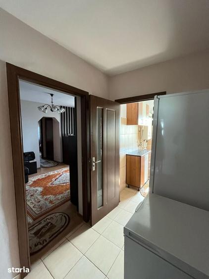 Apartament cu 3 camere semidecomandat în Central