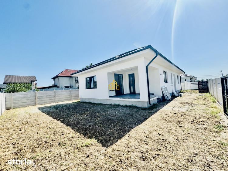 Casă cu 4 camere cu Teren 400 Mp în Domnești
