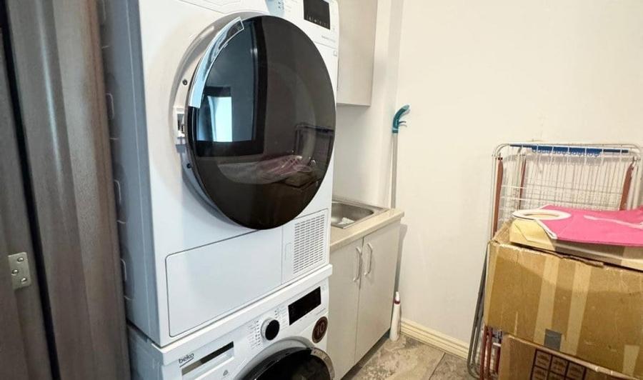 Casă cu 5 camere cu Teren 385 Mp în Bucureștii Noi