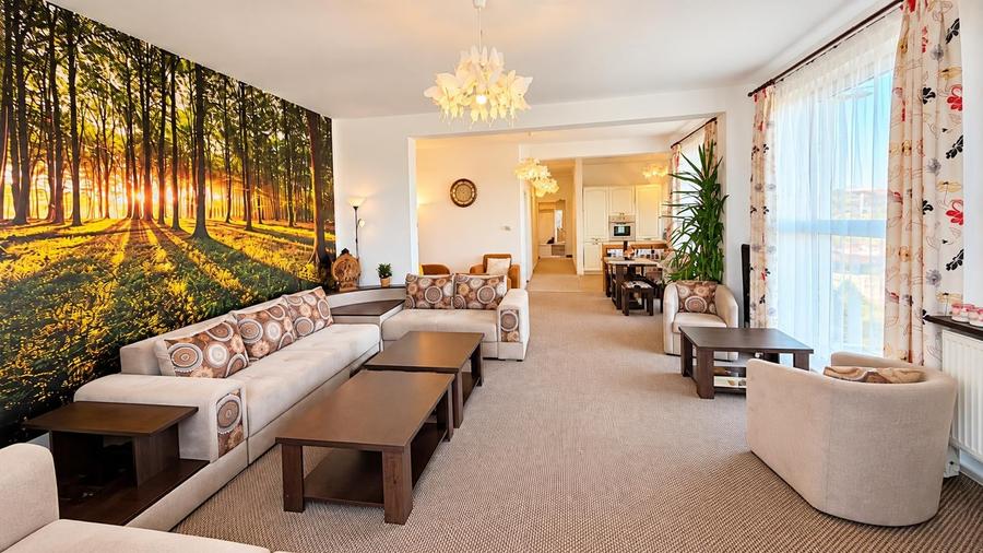 Penthouse cu 2 camere decomandat în Avantgarden