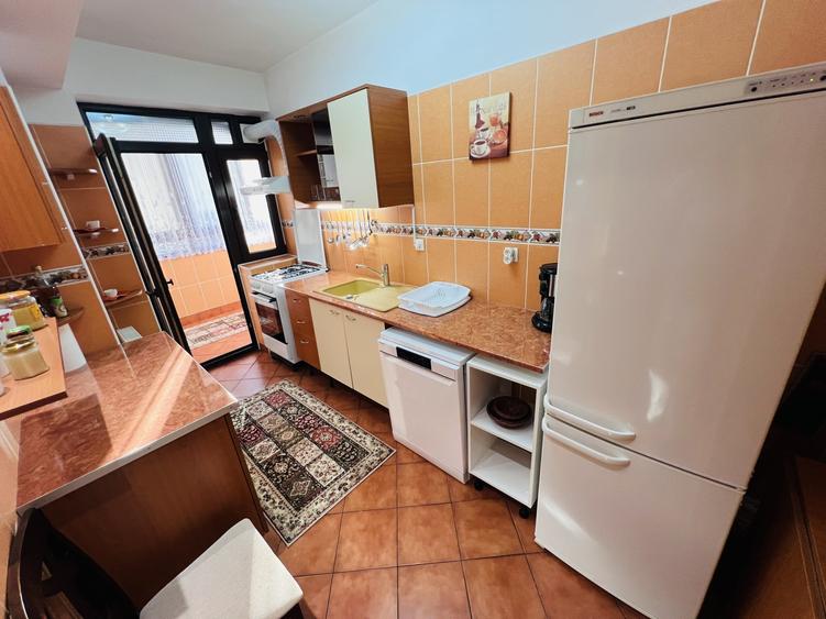 Apartament cu 3 camere semidecomandat, mobilat în Dorobanți