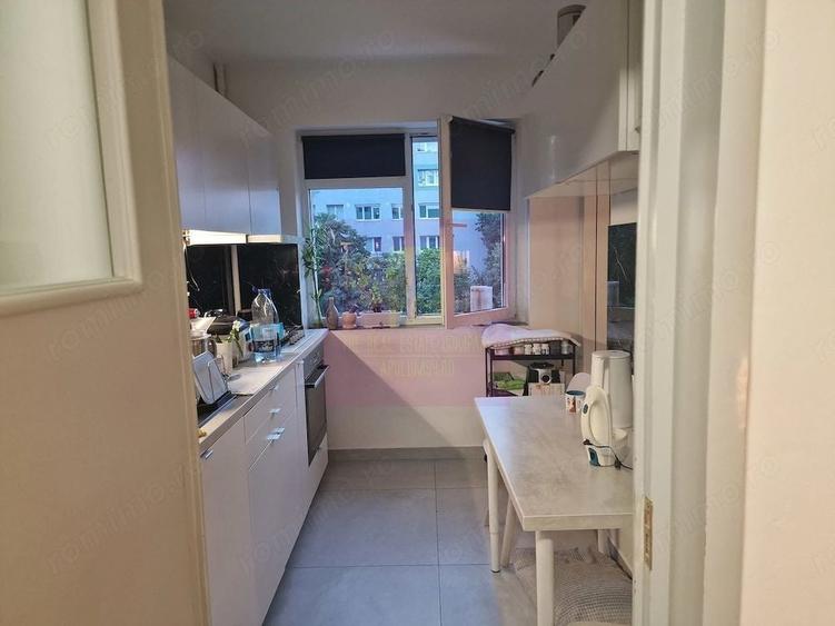Apartament cu 3 camere semidecomandat în 1 Mai