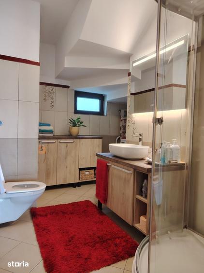 Casă cu 7 camere cu Teren 900 Mp în Corbeanca