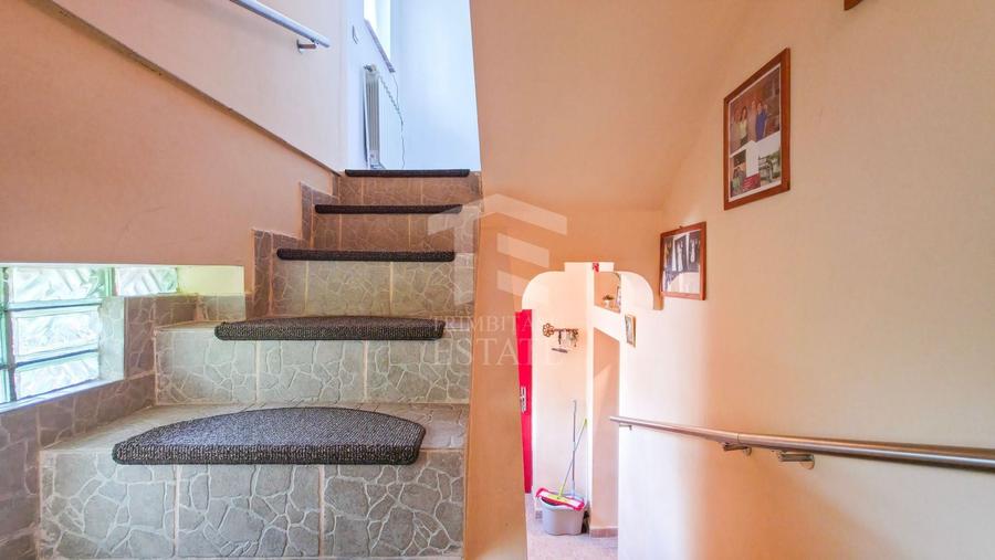 Casă individuală cu 6 camere cu Canalizare în Drumul Taberei