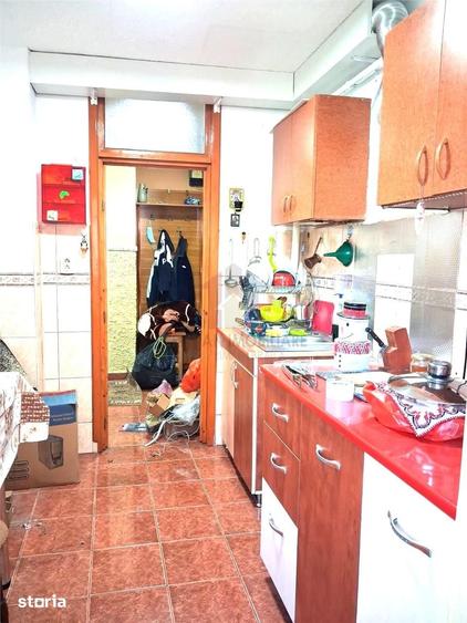 Apartament cu 3 camere decomandat în Viziru 2