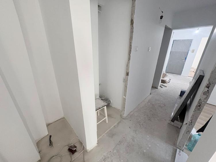 Apartament cu 3 camere decomandat în Berceni