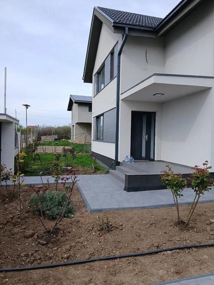 Casă cu 4 camere cu Teren 700 Mp în Giarmata