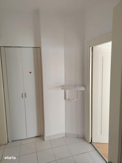 Apartament cu 4 camere decomandat în Calea Victoriei