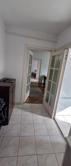 Apartament cu 2 camere semidecomandat, mobilat în Tipografilor